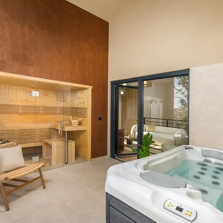 Mol By Villsy - With Private Pool, Sauna, Jacuzzi * Baderna