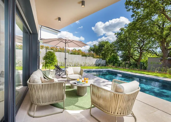 Mol By Villsy - With Private Pool, Sauna, Jacuzzi Baderna